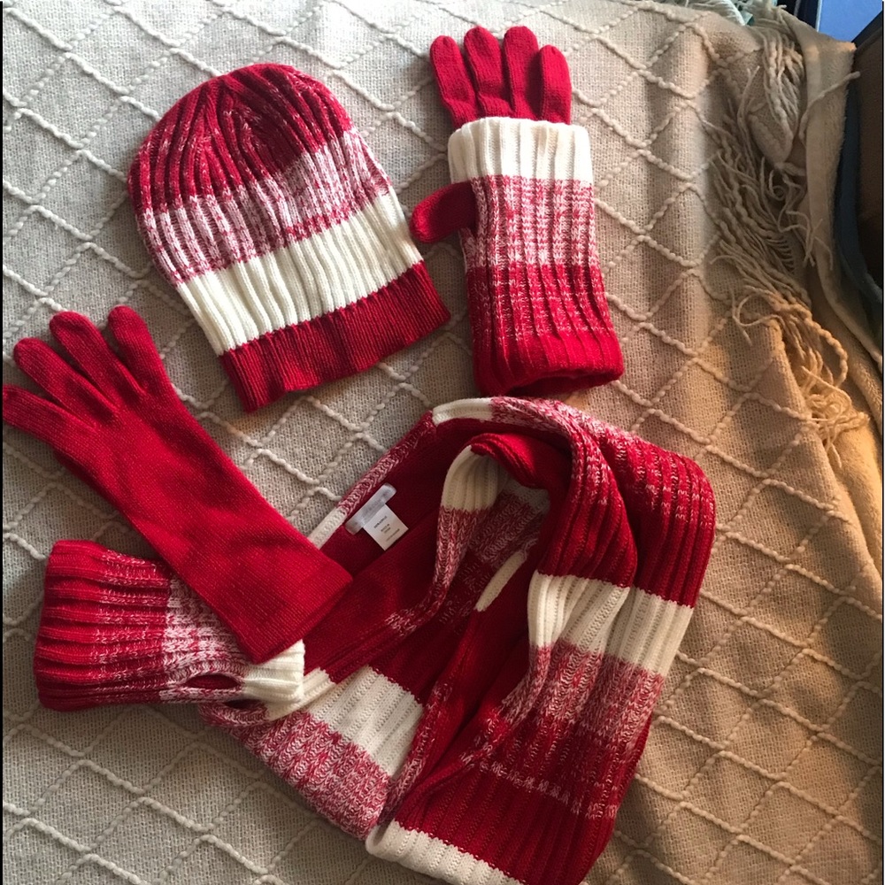 Lightly used Beanie, gloves and scarf set